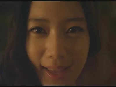 Блондинка-бімбо погоджується на трійку з новими друзями  в спортзалі