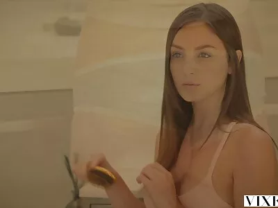 Татуйований розкішний підліток знає, як дмухнути порно кіно фільми великий товстий член