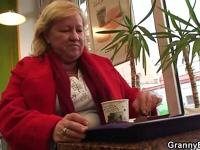 Грудасті брюнетки дивовижно виглядають у хардкорному порно фільм безкоштовно повному відео