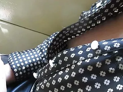 Джентльмен з величезним членом трахає гарячих  стюардес з рудим волоссям