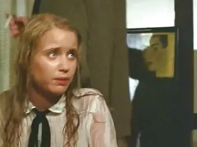 Зворушлива рок-зірка порно фільми дивитись тягне двох сексуальних шанувальників у неймовірну трійку