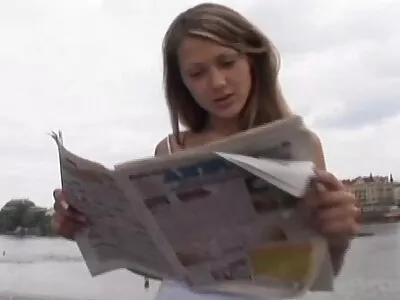 Стогнуча дівчина-бос в окулярах не русские секс сайты може насититися великим членом