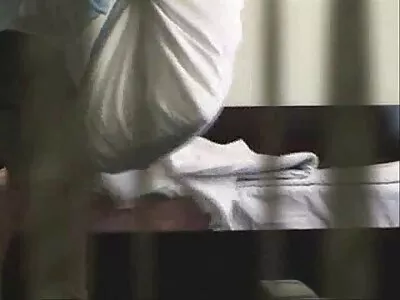 Худа модель з татуйованим еротические сайти тілом катається на правильному члені