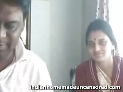 Італієць і брудна дружина перетворюють бідну  дівчину на секс-рабиню