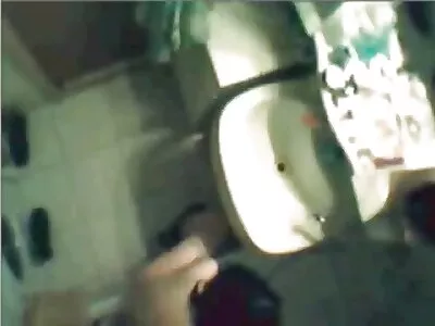 Підліток використовувався як секс-лялька двома хлопцями, які двічі  проникли в неї