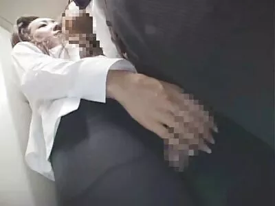 Під порно фільми он час тренування блондинку спокушають дві збуджені подруги