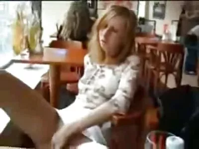 Дівчина порно фільми із сюжетом зі світлим волоссям бере член в рот і підстрижену кицьку