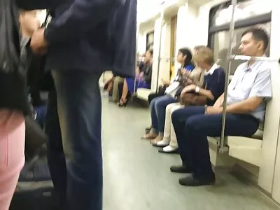 Плоскогрудий новачок сильно вдарив по дивану фільми онлайн порно лисий порноактор