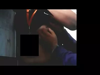 Чоловік гладить член між величезними молотками порно фільми онлайн hd блондинки і використовує її пизду