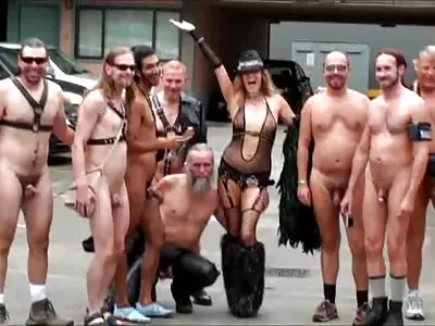Спекотна sayt porno красуня приходить додому, прагнучи пограти з секс-іграшкою