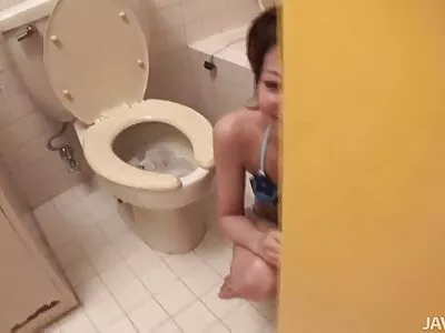 Лесбійський секс утрьох з гарячими красунями-брюнетками та безліччю  іграшок